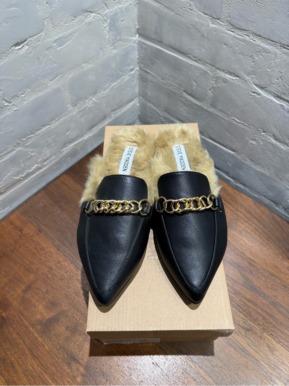 Steve Madden Black Faux-Leather Mules with Gold Chain and Cream Fur - Picture 2 of 5